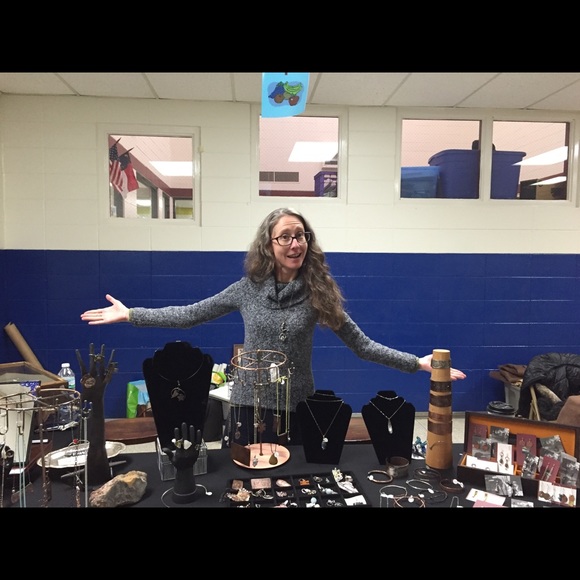 Meet your Posher, Jeri-beth - Picture 5 of 8